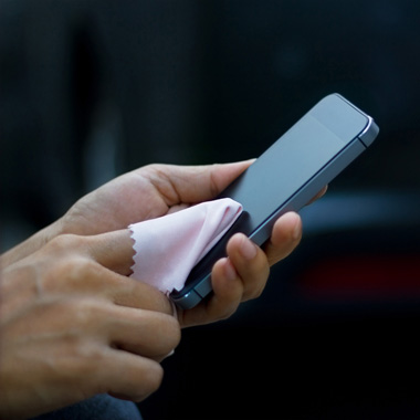 Álcool em gel pode danificar câmera do celular