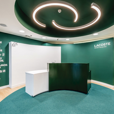 Após 14 anos, Lacoste muda de endereço com escritório que reúne otimização e identidade