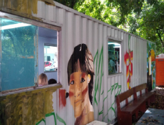 Contêiner abriga Biblioteca de Incentivo à Leitura em Manaus