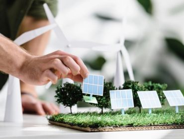 Consulta da ANEEL prepara prédios para decidir quando consumir e armazenar energia