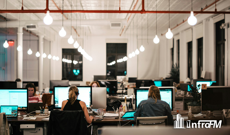 Escritório volta a ganhar tração, mas em nova lógica de ocupação, mostram dados da Deskbee