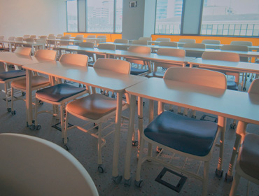 FGV moderniza salas de aula com mobiliário flexível e reforça novas dinâmicas de ensino