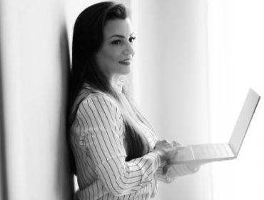 Giovanna Trovati assume nova fase profissional à frente da Coletiva, do Grupo Raízes