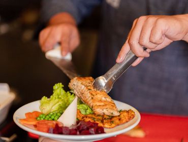 Nova norma sanitária amplia responsabilidades sobre restaurantes corporativos e passa a ser obrigatória em 4/10/26