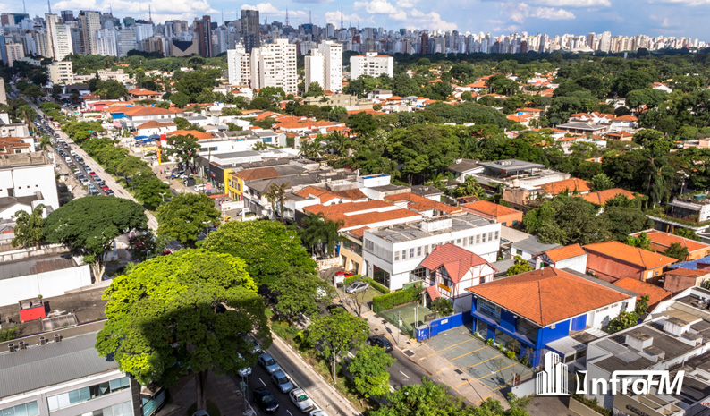 O que acontece com a cidade quando a moradia vira hospedagem temporária?