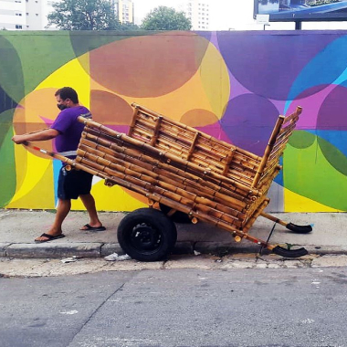 Carroças elétricas e de bambu