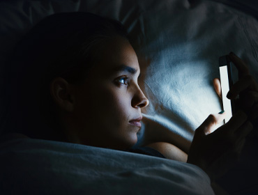 Como o estresse pode levar do uso de redes sociais ao impulso de compra