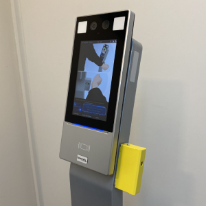 Terminal de autoatendimento multifuncional